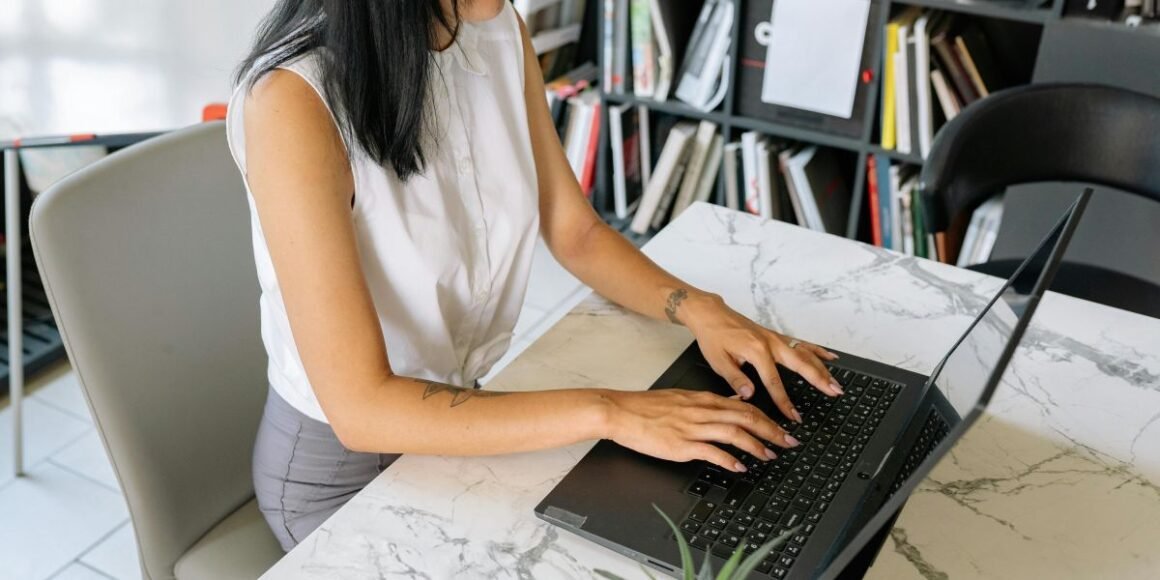 What Software & Tools Should an Executive Assistant Be Proficient In?