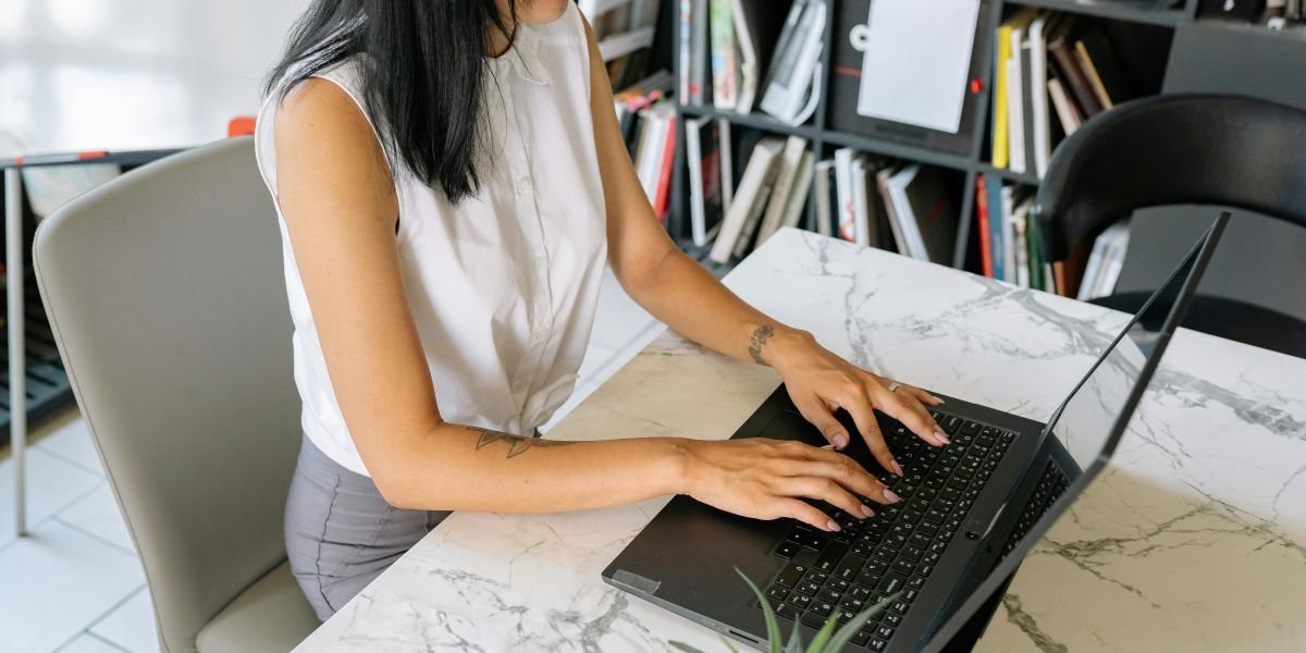 What Software & Tools Should an Executive Assistant Be Proficient In?