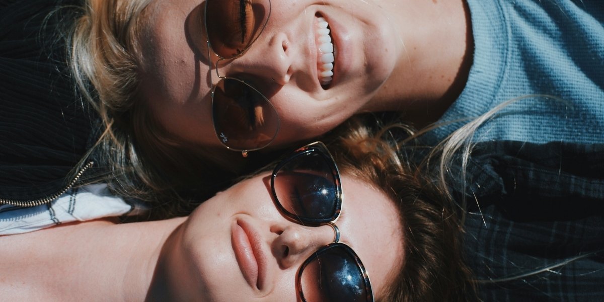 Bug-Eyed Sunglasses Are Back in NYC: Early 2000s Fashion Revival