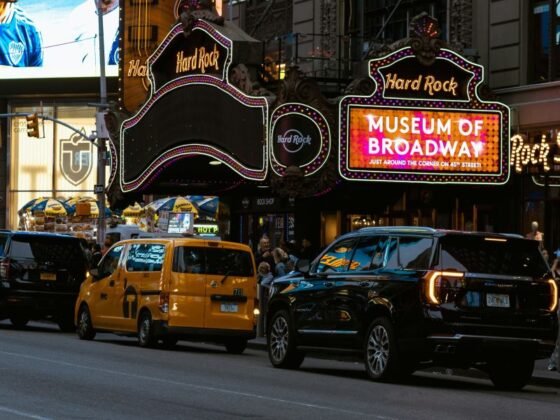 Exploring New York's Showbiz Scene: A Behind-the-Scenes Look