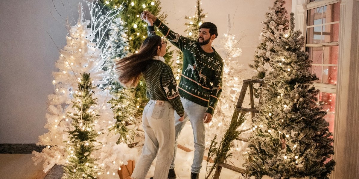 SantaCon Wedding: NYC Couple Goes From Ugly Sweaters to "I Do"